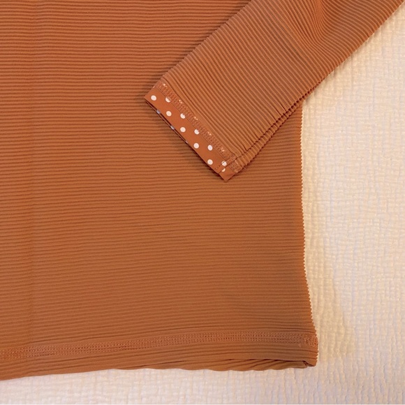 3/$25 Billabong rash guard top - Picture 2 of 3